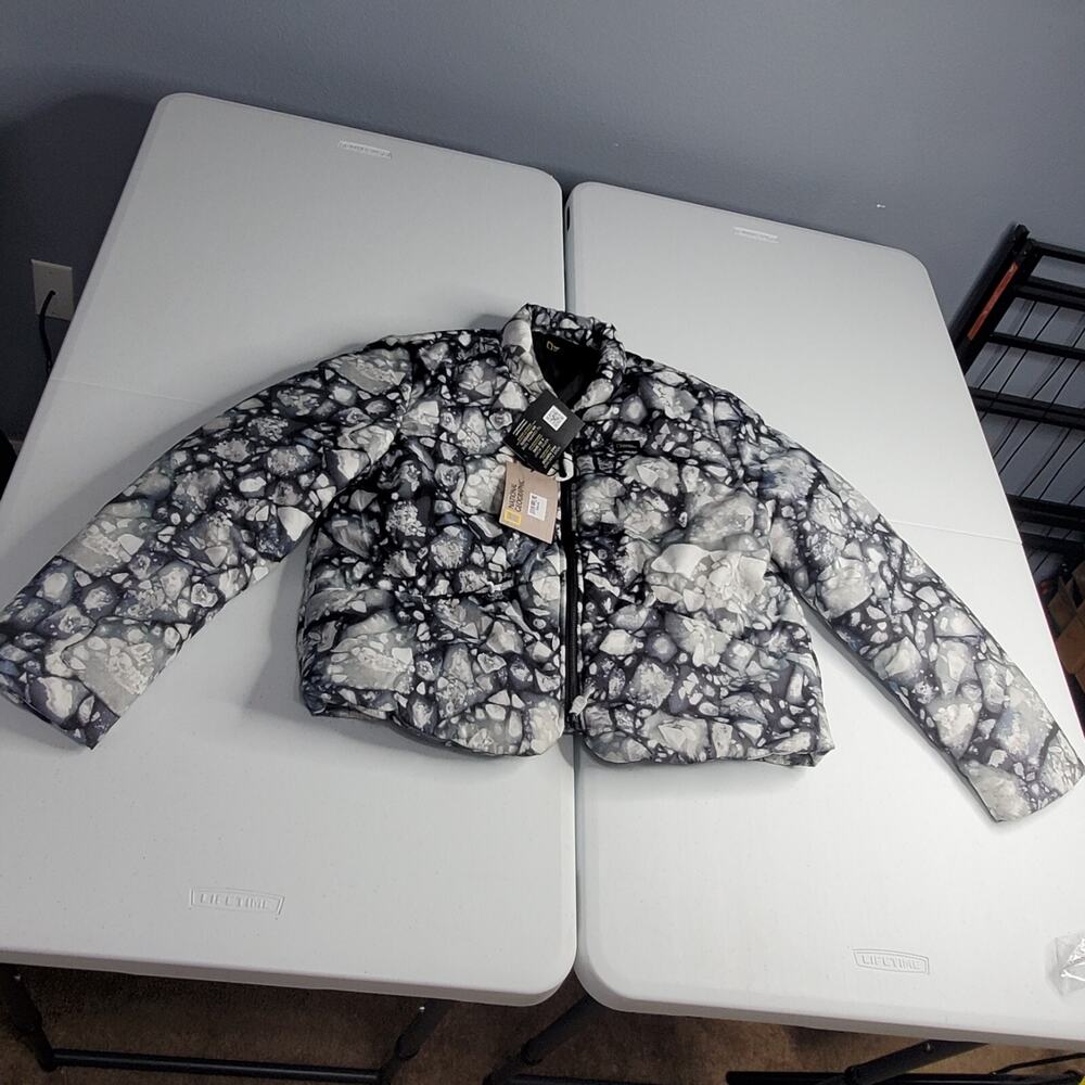Disney + National Geographic Polar Ice Woman’s Puffer Bomber Jacket Size Large L